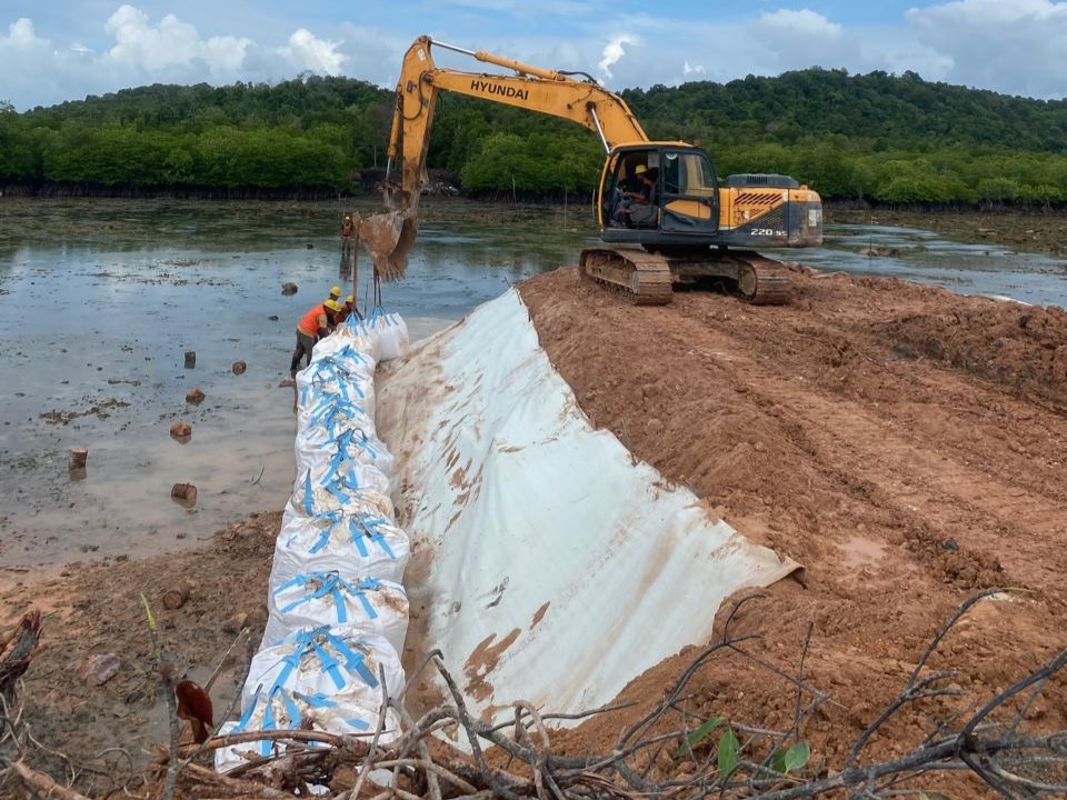Prof. Dr. Sutan Nasomal Minta Presiden Prabowo Perintahkan Menteri, Polri–TNI Berantas Tambang Bauksit di Dabo Singkep Lingga