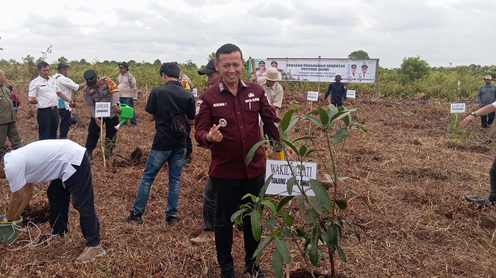 Wabup Muslimin Tanja Tanam Harapan di Hutan KKD, Aksi Nyata Jaga Lingkungan Tanjab Timur