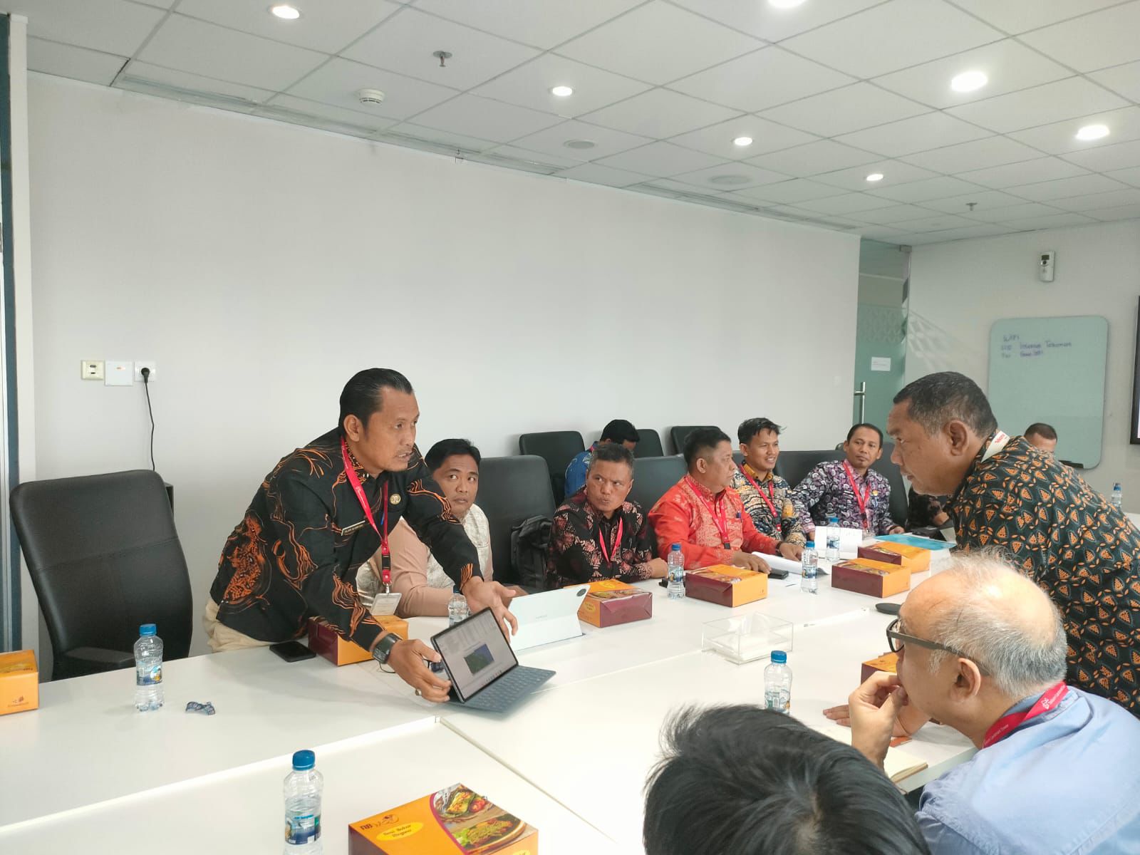 Perjuangkan Pemerataan Sinyal, Kadis Kominfo Tanjabtim Sambangi Telkom Landmark Jakarta