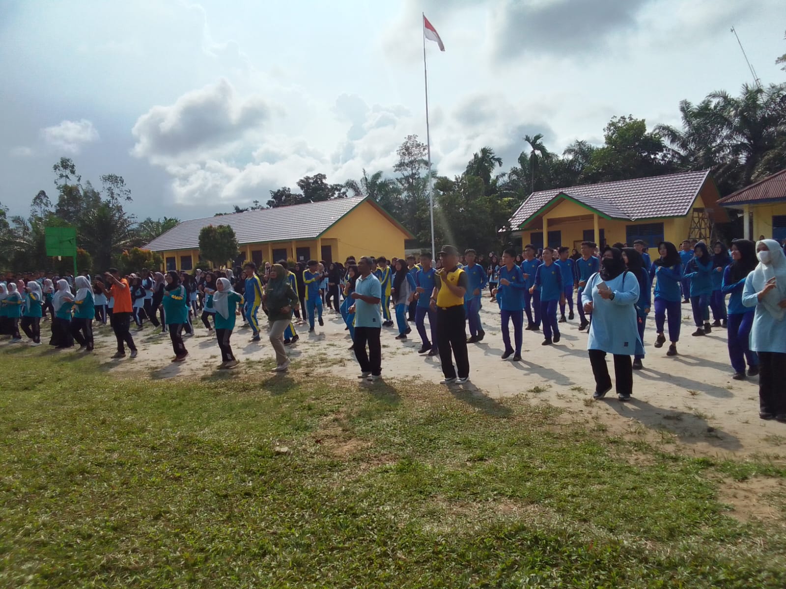 HUT ke-22 SMA 4 Tanjabtim Pecah! Senam Sehat Bareng SMP se-Dendang, Doorprize Bikin Heboh