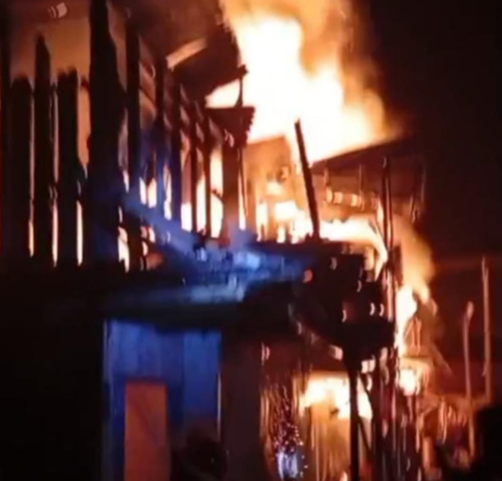 Diduga Korsleting Listrik, 14 Rumah Warga di Pandan Jaya Hangus Terbakar