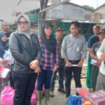 Bupati Dillah Hikmah Sari Tinjau Lokasi Kebakaran Pasar Blok D Pandan Jaya, Serahkan Bantuan untuk Korban